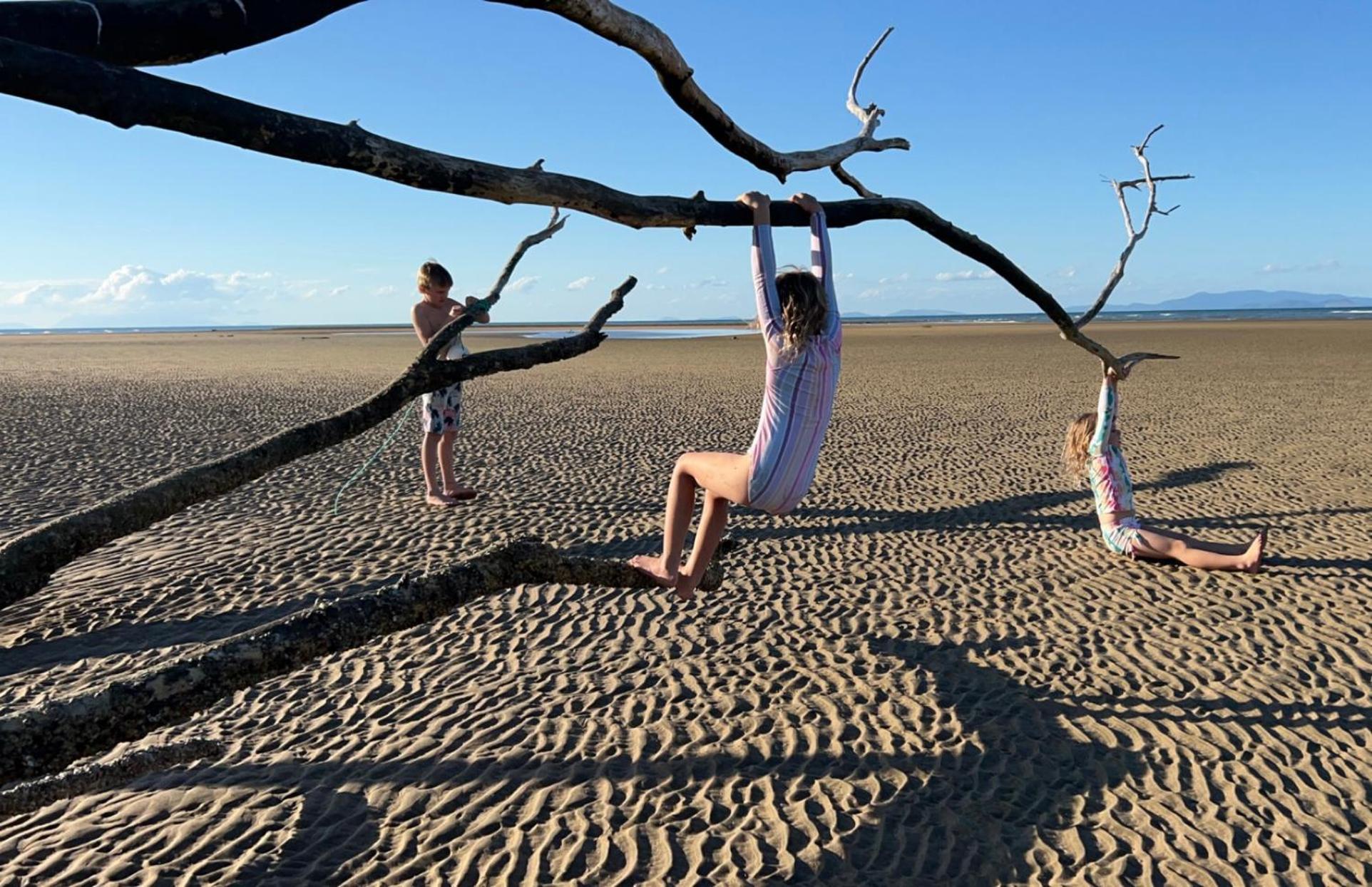 Balgal Beach Units Rollingstone 외부 사진